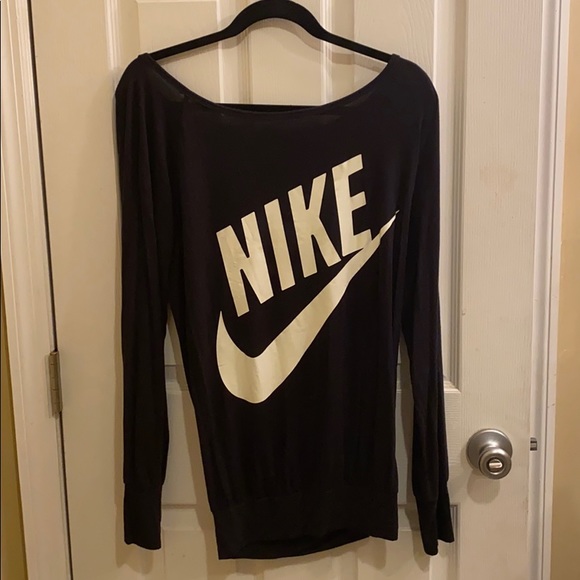 Over the shoulder, Nike long sleeve - Picture 1 of 3